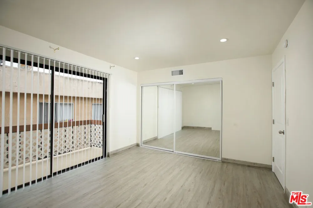 10214 Samoa Avenue #25 Tujunga, CA 91042