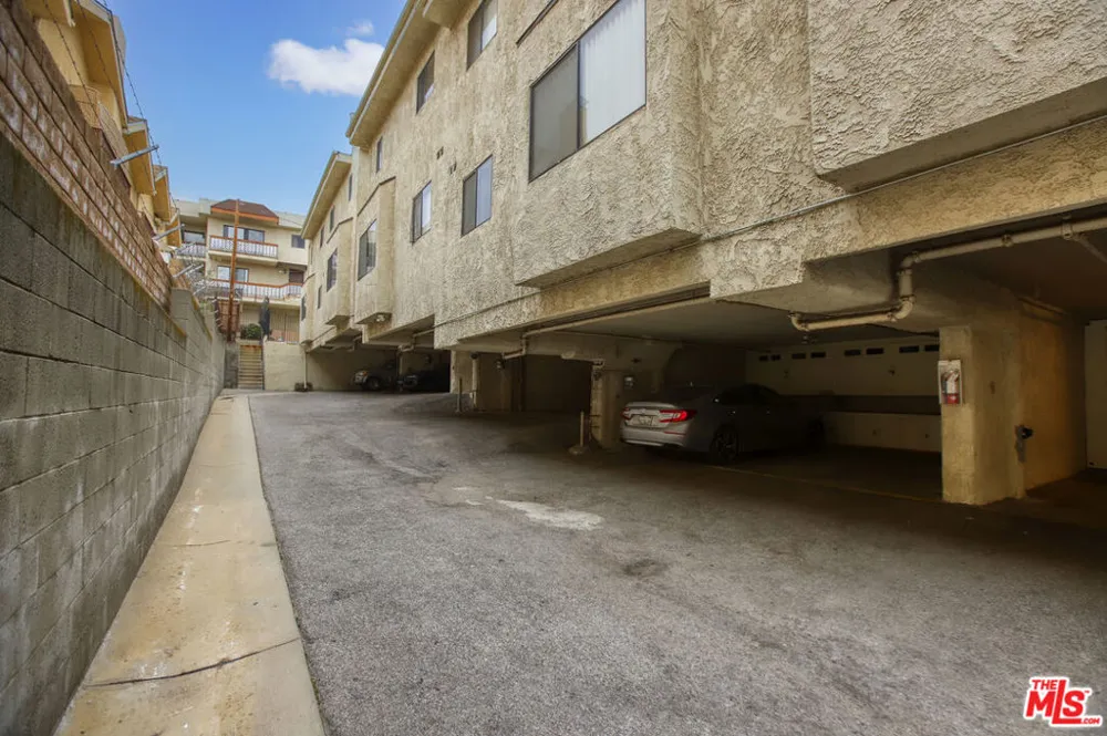 10214 Samoa Avenue #25 Tujunga, CA 91042
