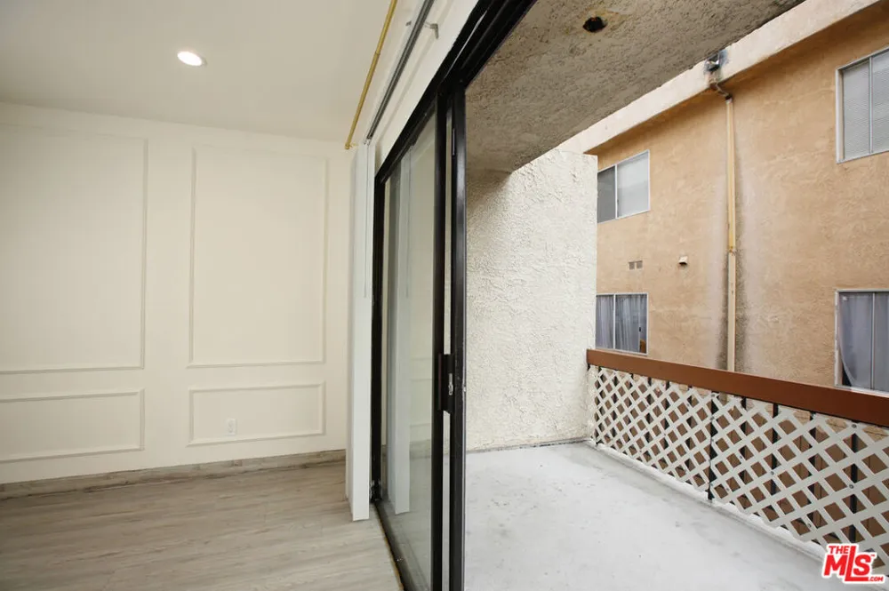 10214 Samoa Avenue #25 Tujunga, CA 91042