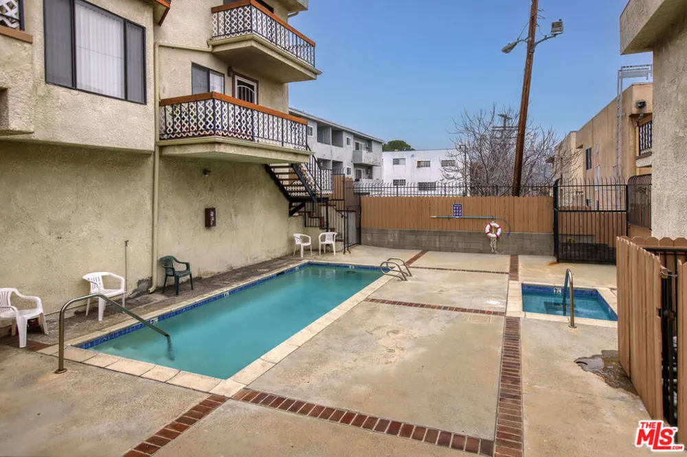 10214 Samoa Avenue #25 Tujunga, CA 91042