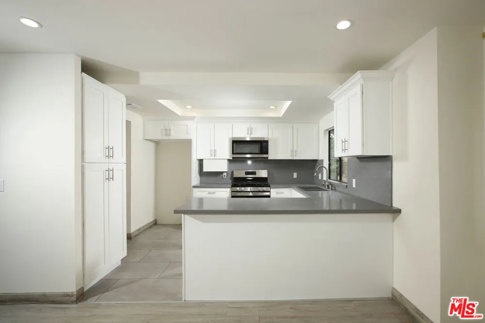 10214 Samoa Avenue #25 Tujunga, CA 91042