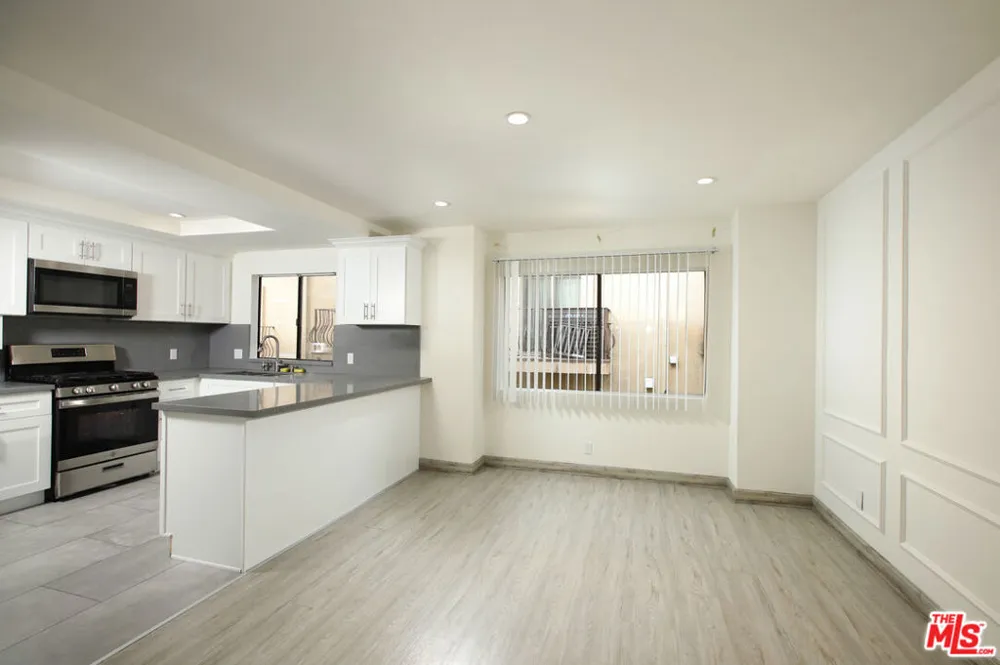 10214 Samoa Avenue #25 Tujunga, CA 91042