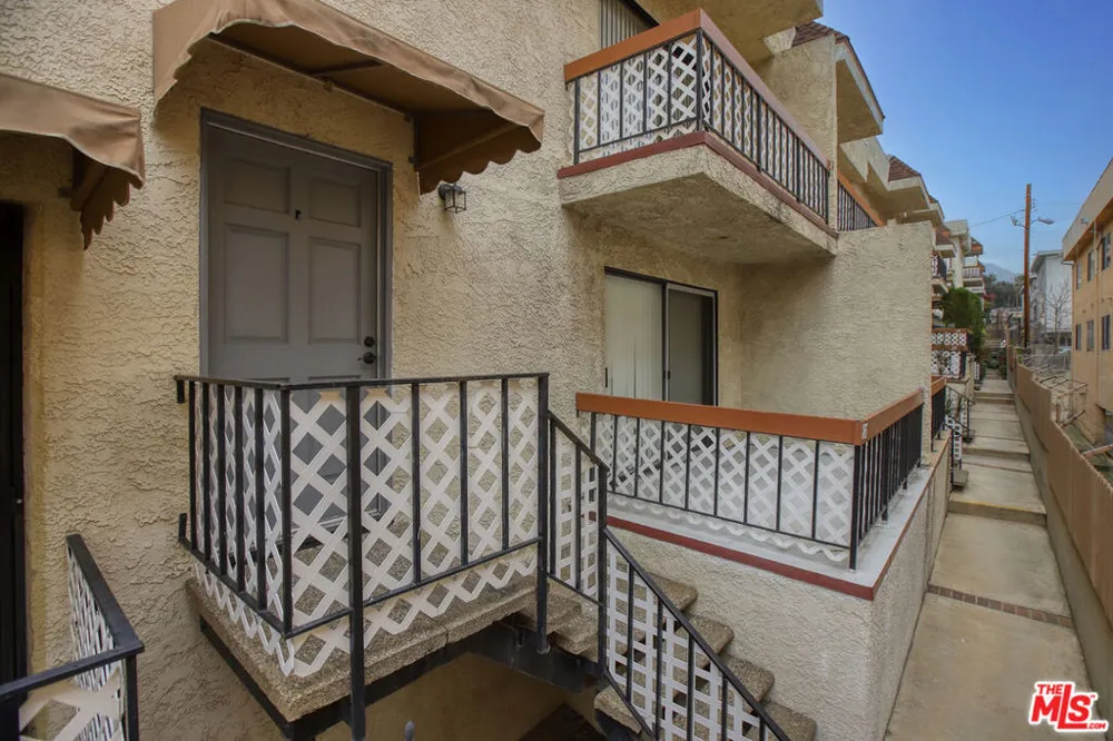 10214 Samoa Avenue #25 Tujunga, CA 91042