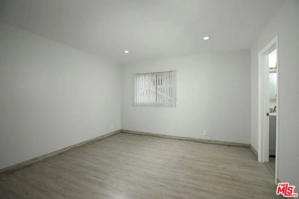 10214 Samoa Avenue #25 Tujunga, CA 91042