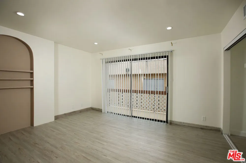 10214 Samoa Avenue #25 Tujunga, CA 91042
