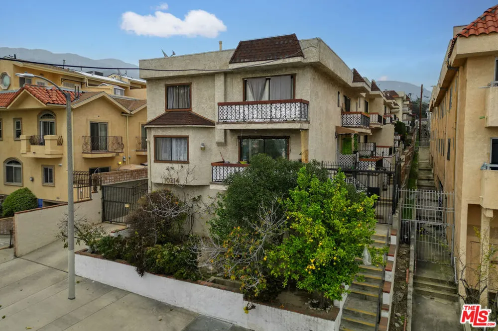 10214 Samoa Avenue #25 Tujunga, CA 91042