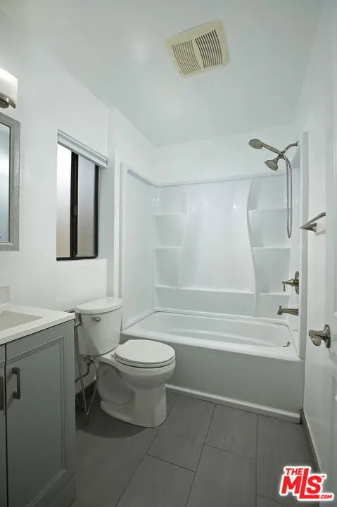 10214 Samoa Avenue #25 Tujunga, CA 91042