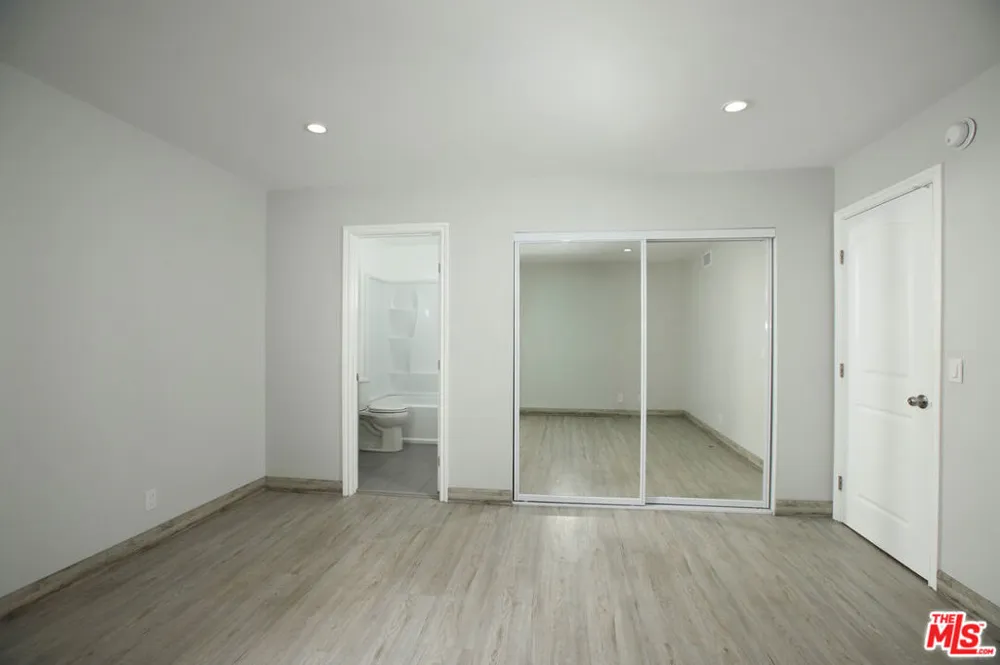 10214 Samoa Avenue #25 Tujunga, CA 91042