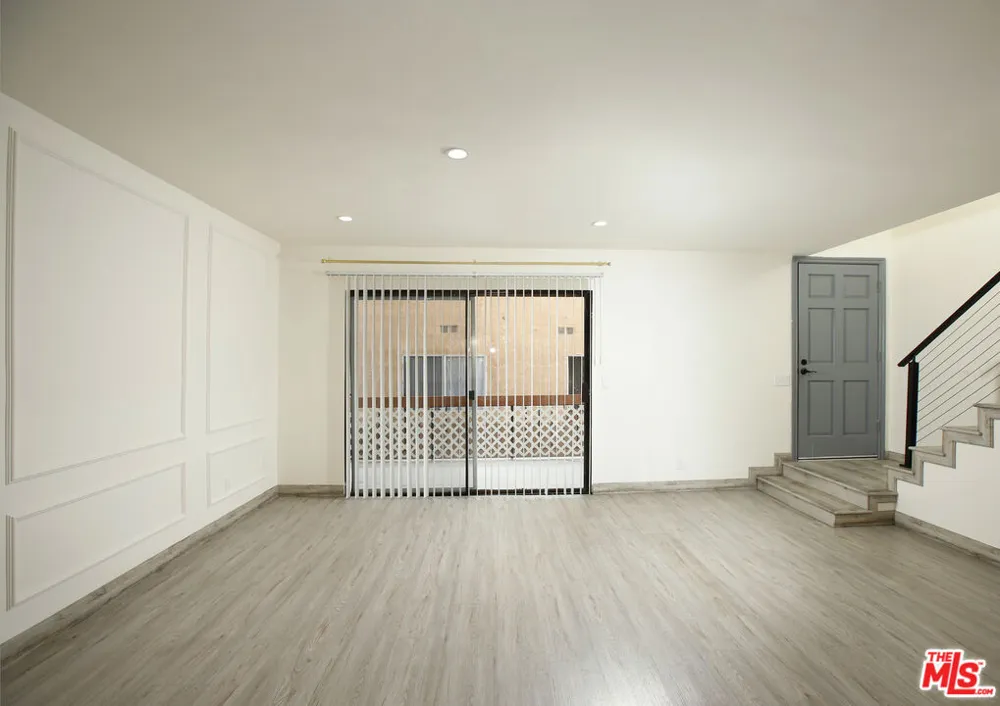 10214 Samoa Avenue #25 Tujunga, CA 91042