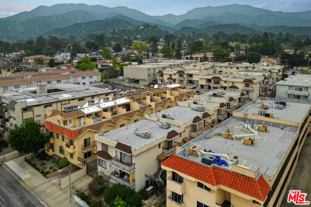 10214 Samoa Avenue #25 Tujunga, CA 91042