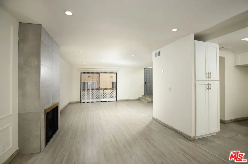 10214 Samoa Avenue #25 Tujunga, CA 91042