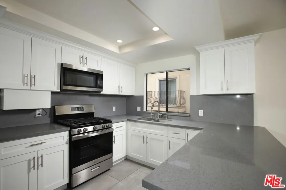 10214 Samoa Avenue #25 Tujunga, CA 91042