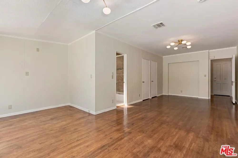 10574 Ashton Avenue Los Angeles, CA 90024