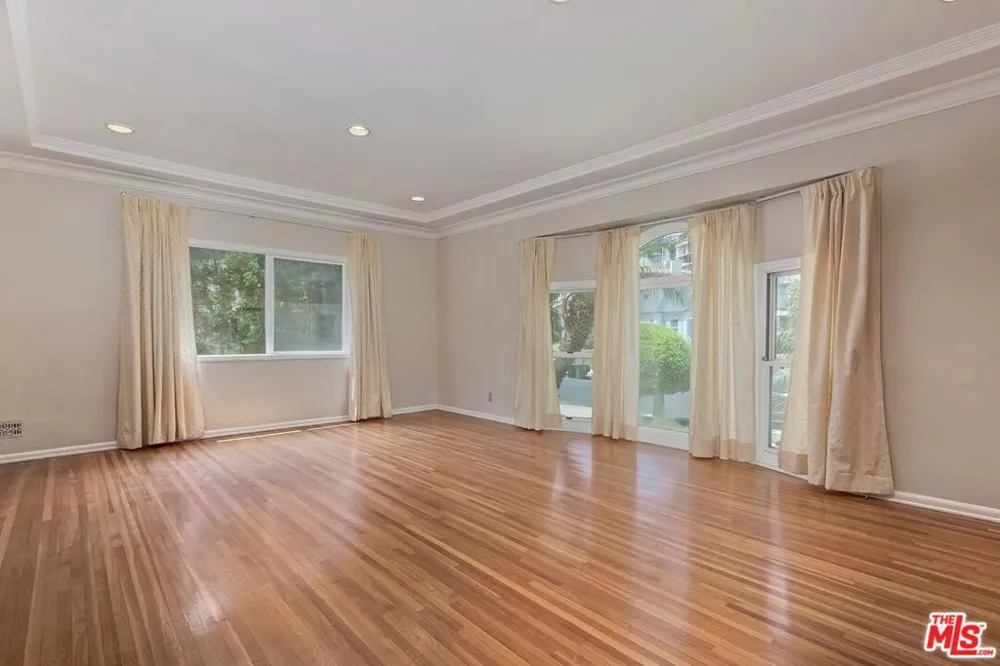 10574 Ashton Avenue Los Angeles, CA 90024
