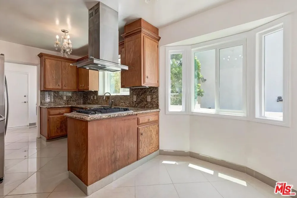 10574 Ashton Avenue Los Angeles, CA 90024