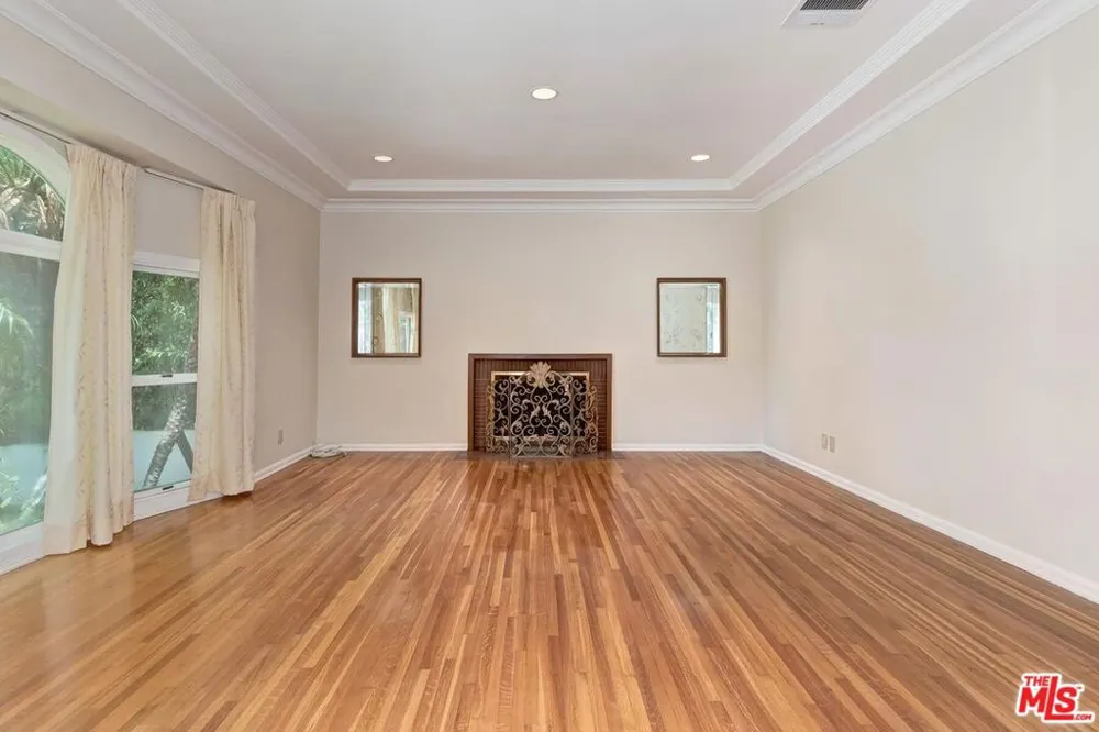 10574 Ashton Avenue Los Angeles, CA 90024