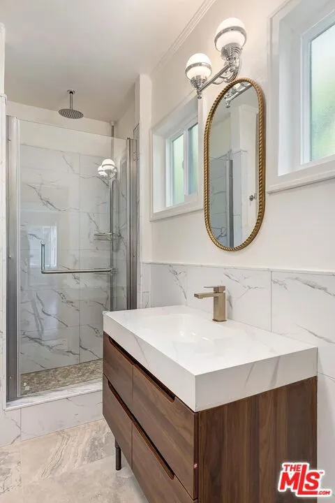 10574 Ashton Avenue Los Angeles, CA 90024