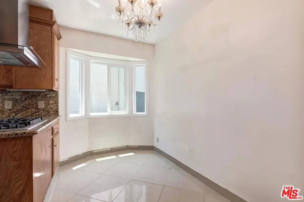 10574 Ashton Avenue Los Angeles, CA 90024