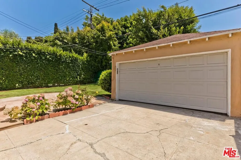 10574 Ashton Avenue Los Angeles, CA 90024