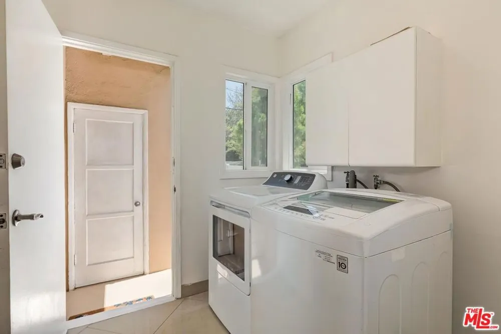 10574 Ashton Avenue Los Angeles, CA 90024