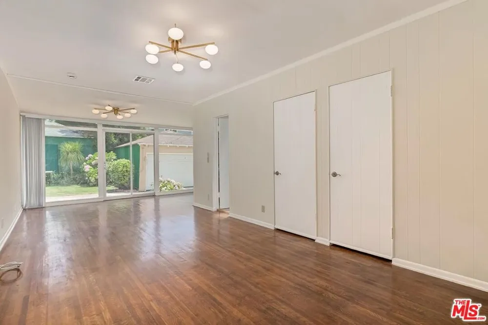 10574 Ashton Avenue Los Angeles, CA 90024