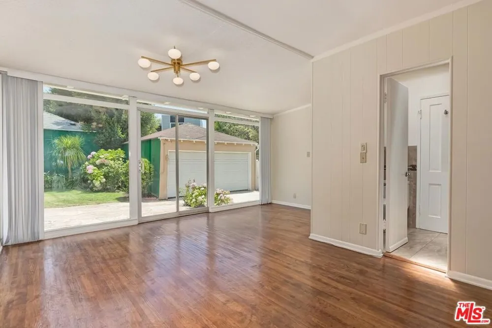 10574 Ashton Avenue Los Angeles, CA 90024
