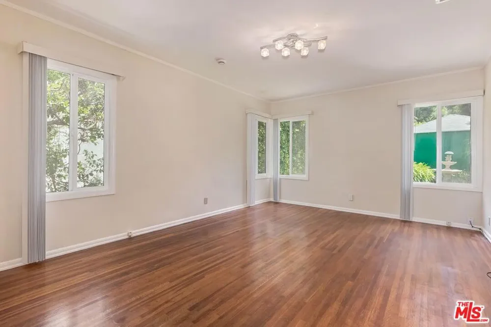 10574 Ashton Avenue Los Angeles, CA 90024