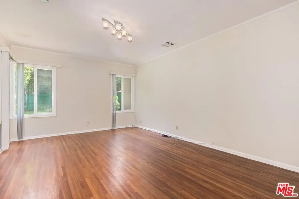 10574 Ashton Avenue Los Angeles, CA 90024