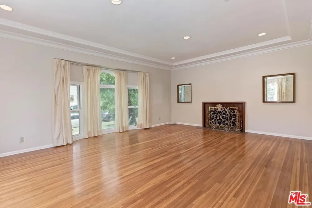 10574 Ashton Avenue Los Angeles, CA 90024
