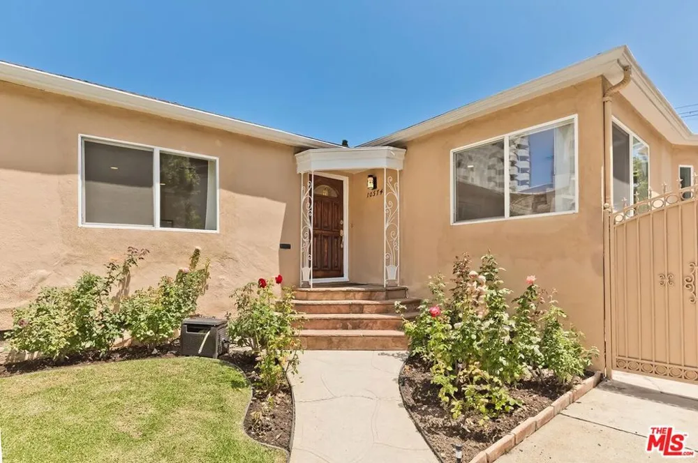 10574 Ashton Avenue Los Angeles, CA 90024