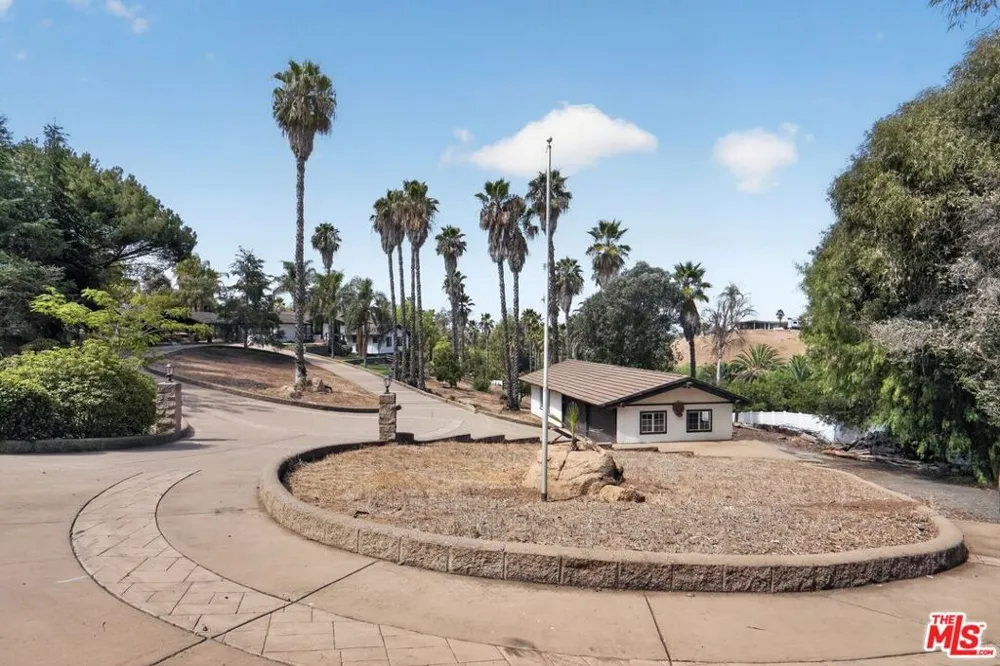 3342 White Hawk Road Escondido, CA 92027