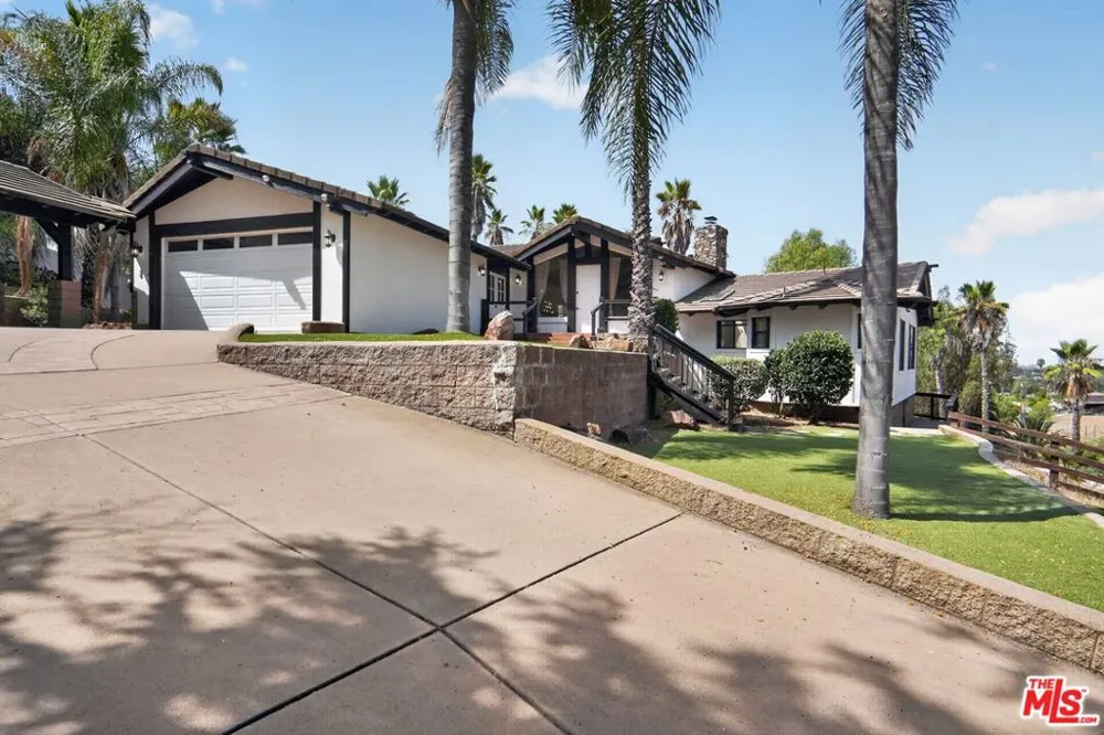 3342 White Hawk Road Escondido, CA 92027