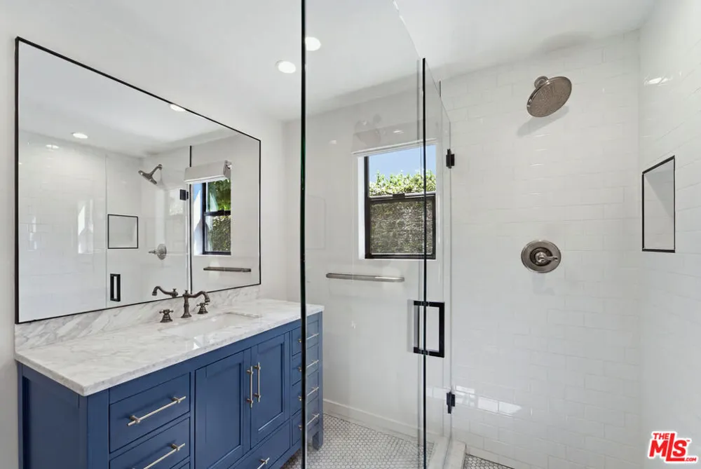 393 Huntley Drive West Hollywood, CA 90048