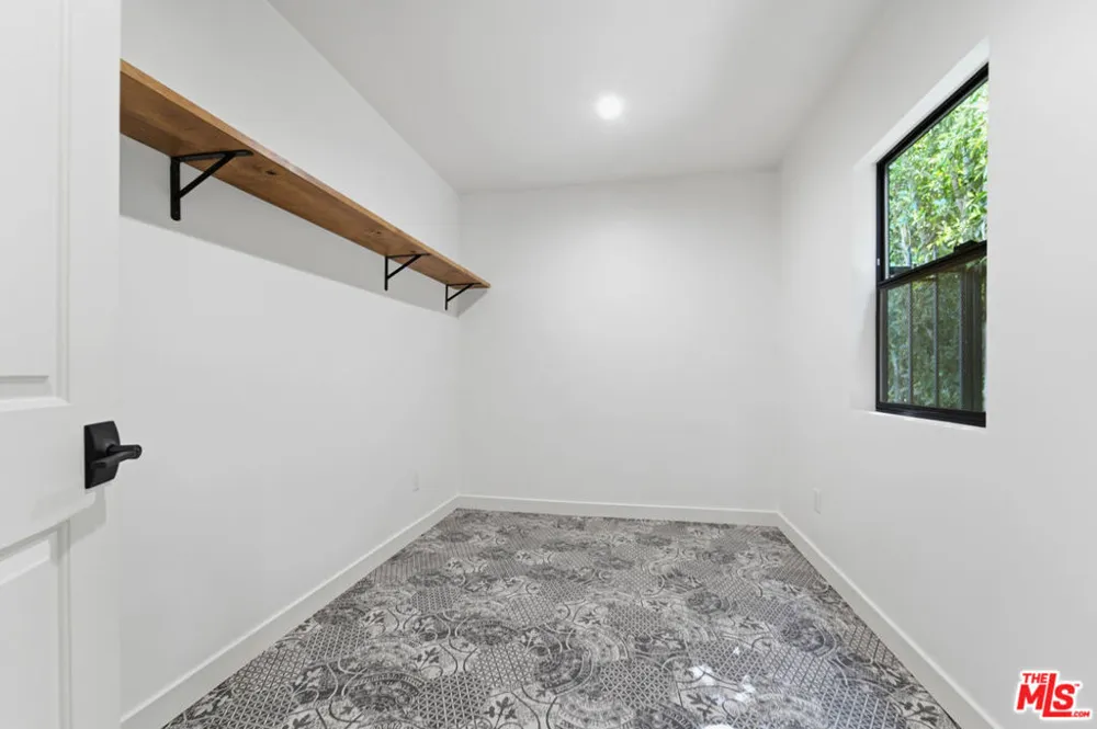 393 Huntley Drive West Hollywood, CA 90048