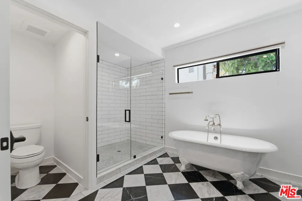 393 Huntley Drive West Hollywood, CA 90048