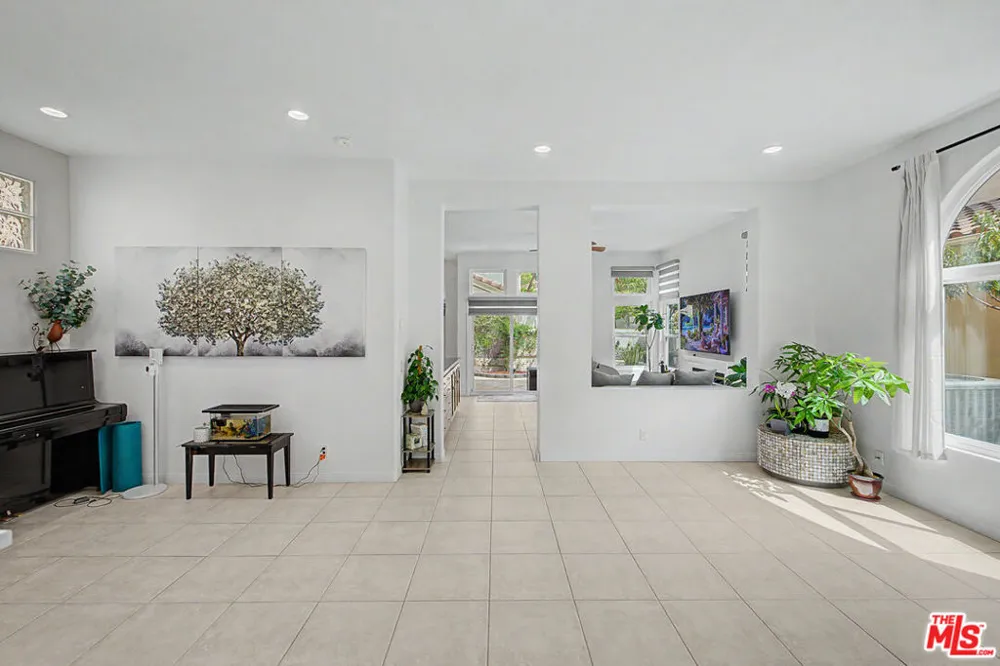 10884 Kimball Place Tustin, CA 92782