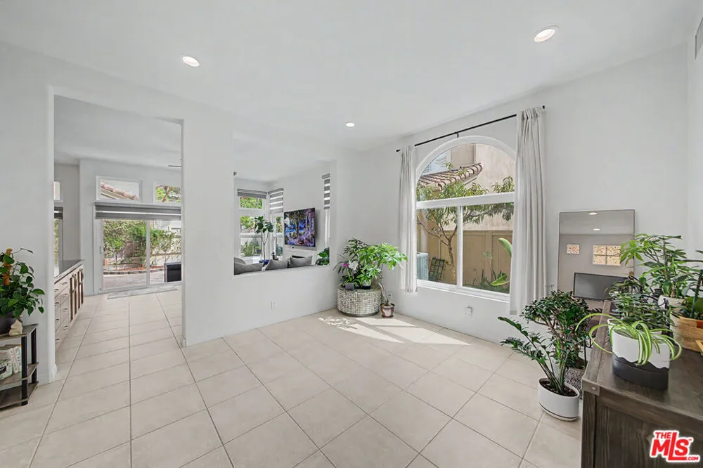 10884 Kimball Place Tustin, CA 92782
