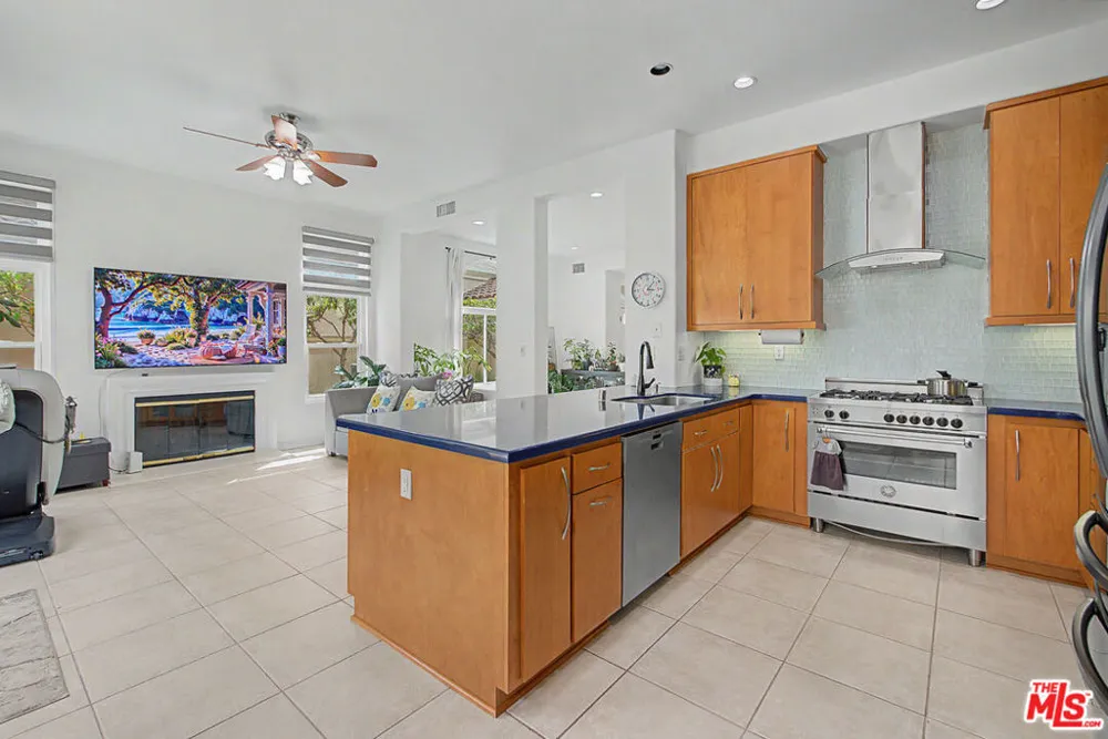10884 Kimball Place Tustin, CA 92782