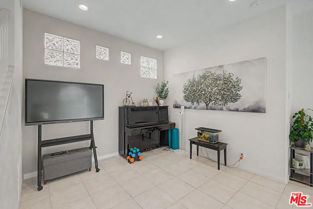 10884 Kimball Place Tustin, CA 92782