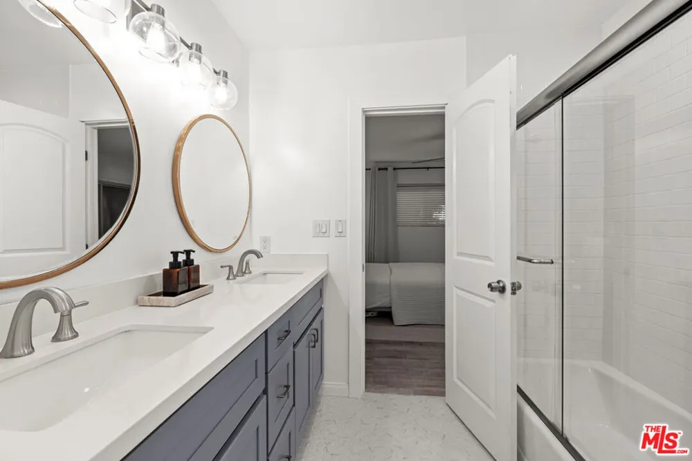 5651 Windsor Way #101 Culver City, CA 90230