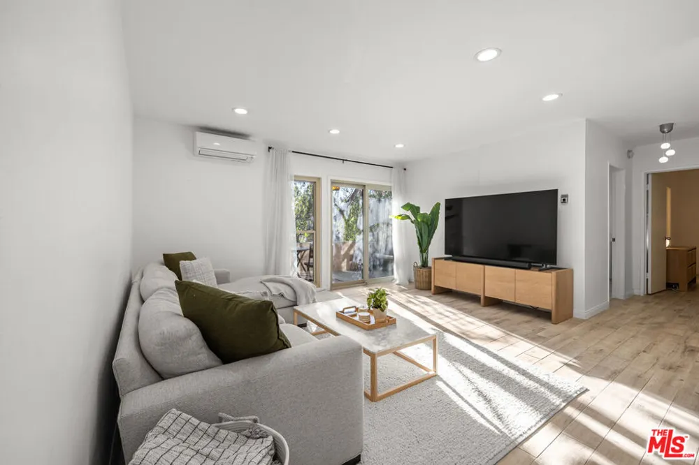 5651 Windsor Way #101 Culver City, CA 90230