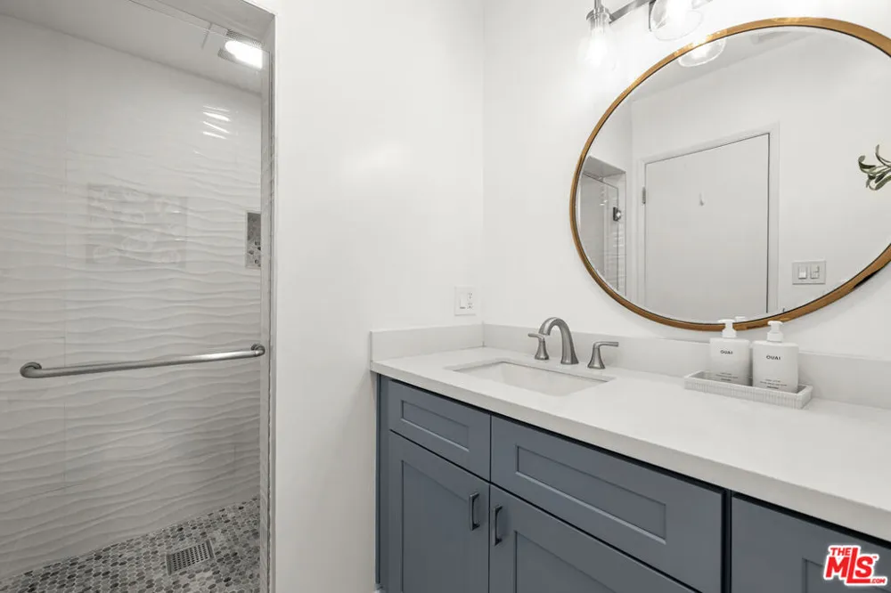 5651 Windsor Way #101 Culver City, CA 90230