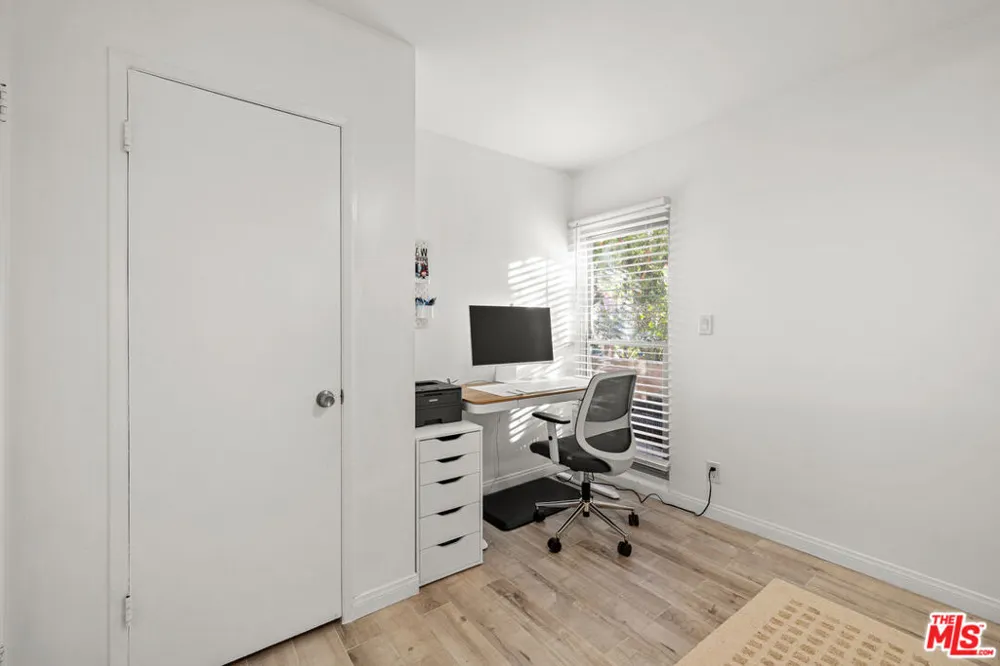 5651 Windsor Way #101 Culver City, CA 90230