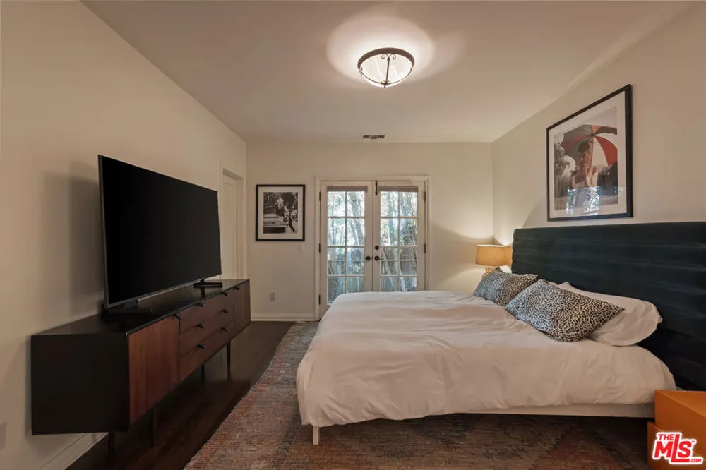 3145 La Suvida Drive Los Angeles, CA 90068