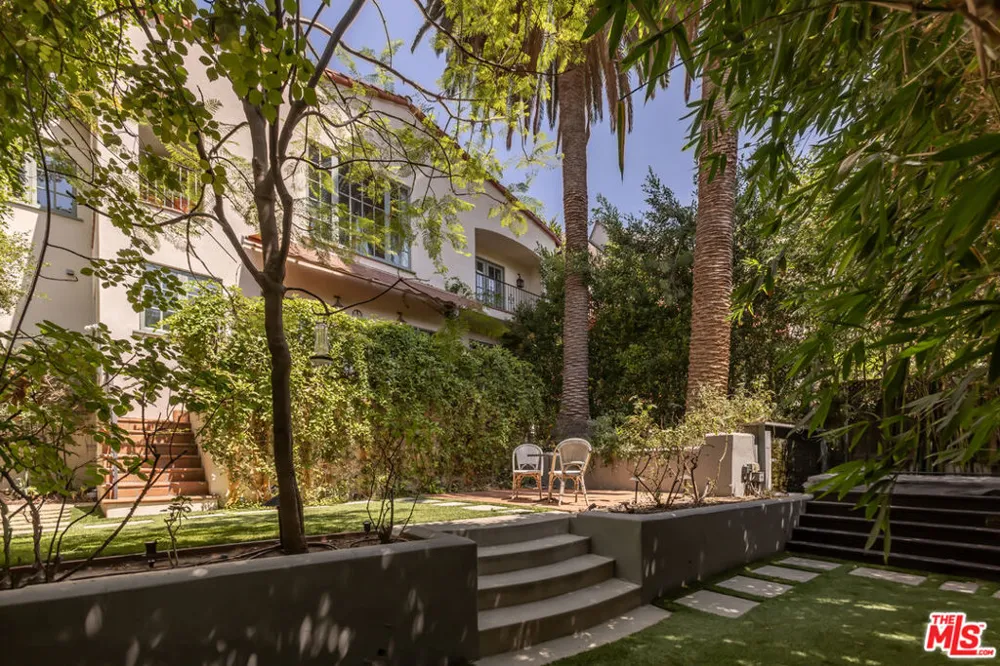 3145 La Suvida Drive Los Angeles, CA 90068