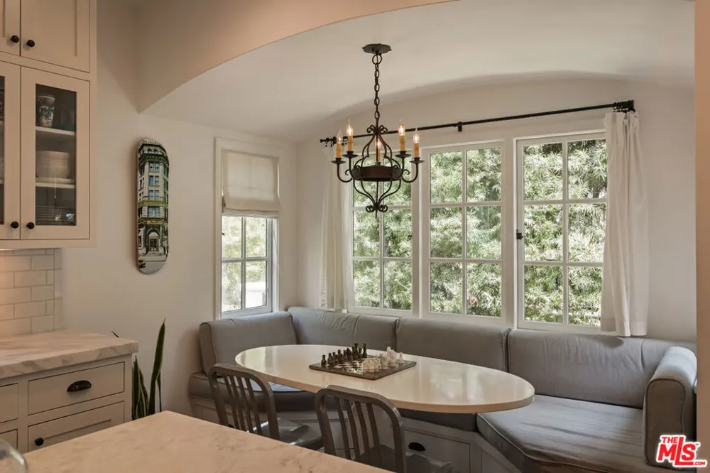 3145 La Suvida Drive Los Angeles, CA 90068
