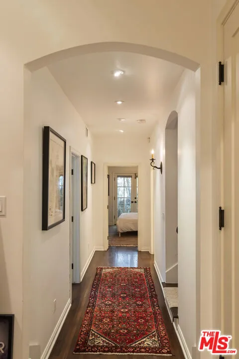 3145 La Suvida Drive Los Angeles, CA 90068
