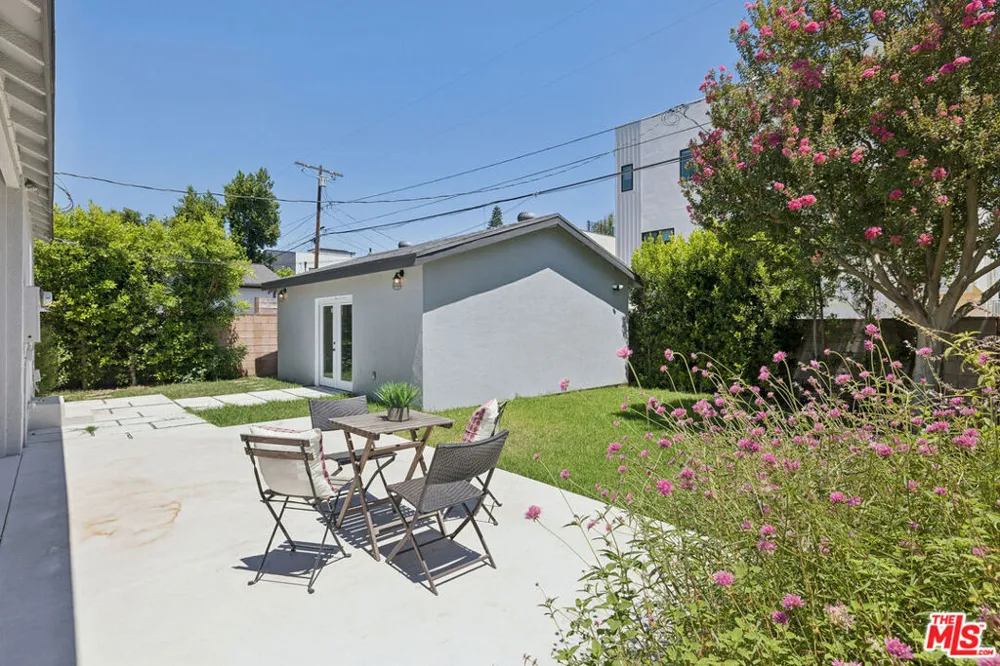 5822 Saloma Avenue Sherman Oaks, CA 91411