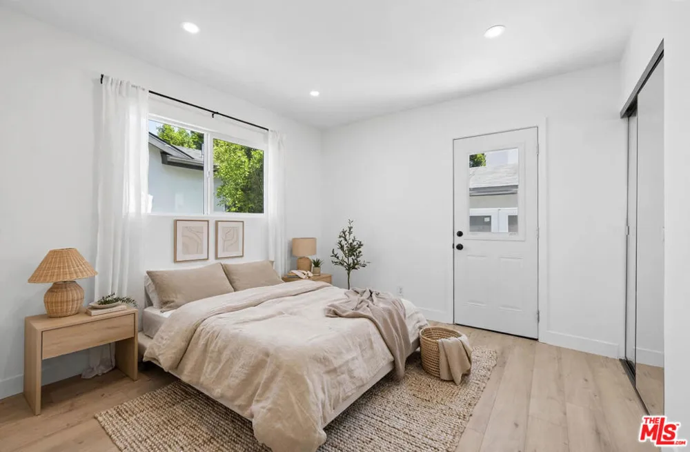 5822 Saloma Avenue Sherman Oaks, CA 91411