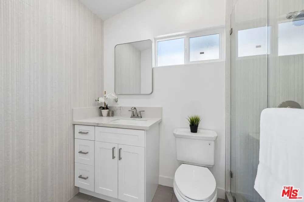 5822 Saloma Avenue Sherman Oaks, CA 91411